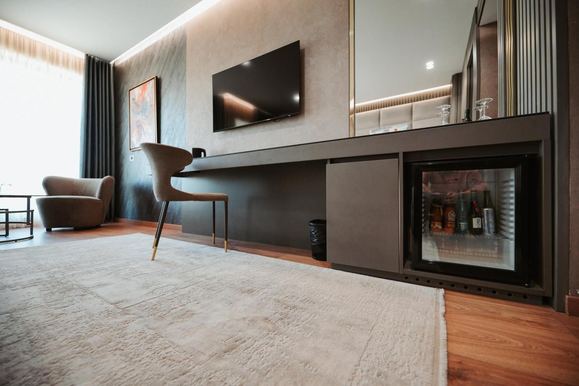 Marinaj Hotel & Spa Tirana Buitenkant foto